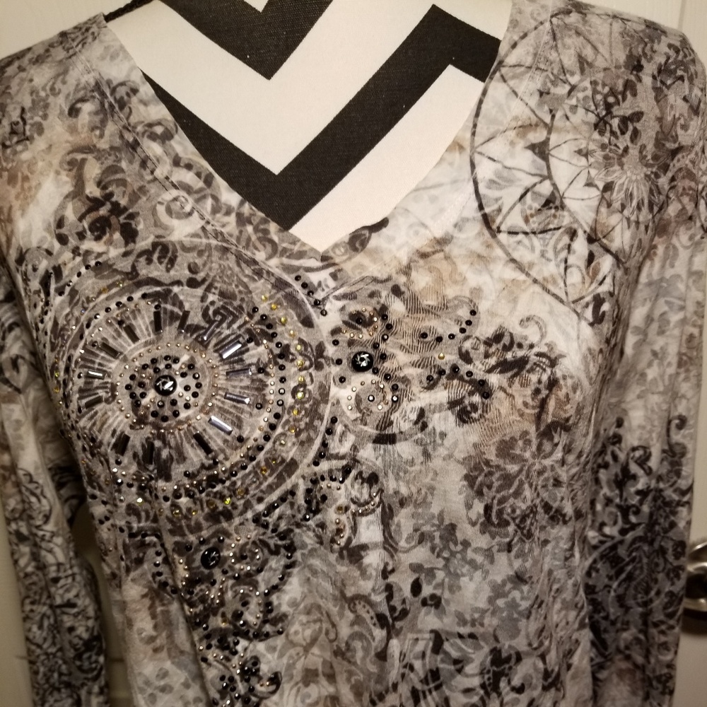 Tops - Picture 2 of 3